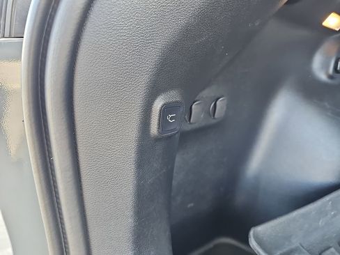 Used 2023 Jeep Cherokee Altitude Lux image 17