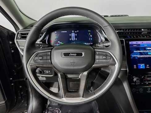 Used 2022 Jeep Grand Cherokee Limited 4xe image 13