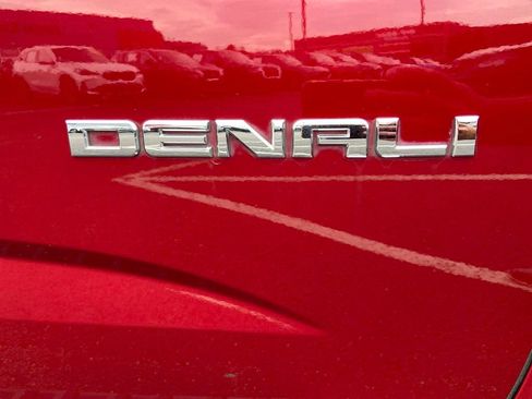 Used 2018 GMC Canyon Denali image 9