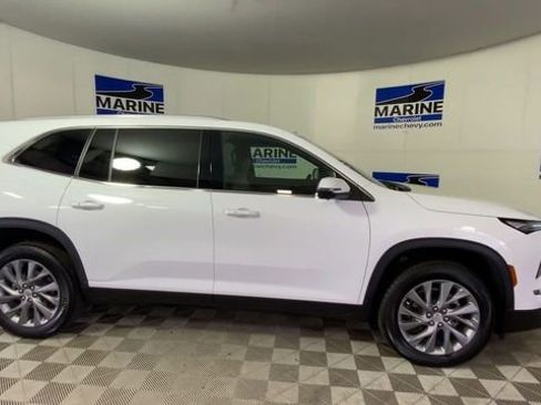 Used 2025 Buick Enclave Preferred AWD/4WD image 3