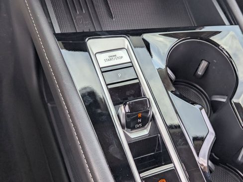 Used 2025 Volkswagen Atlas SE image 25