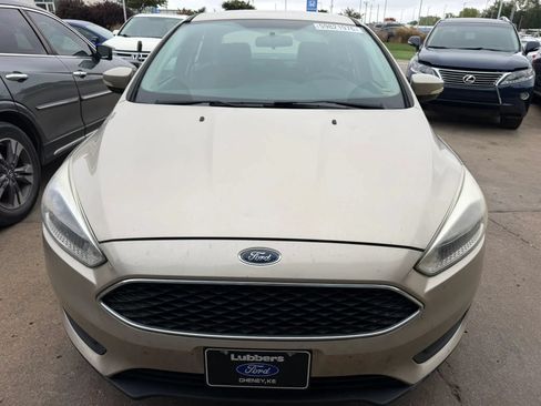 Used 2017 Ford Focus SE FWD image 5