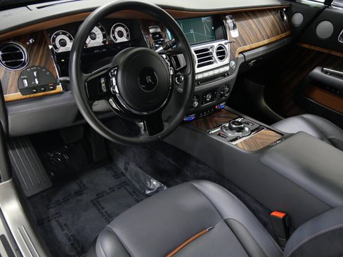 Used 2015 Rolls-Royce Wraith image 13