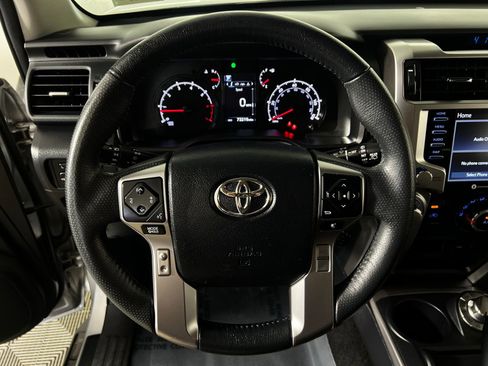 Certified 2021 Toyota 4Runner SR5 AWD/4WD image 15