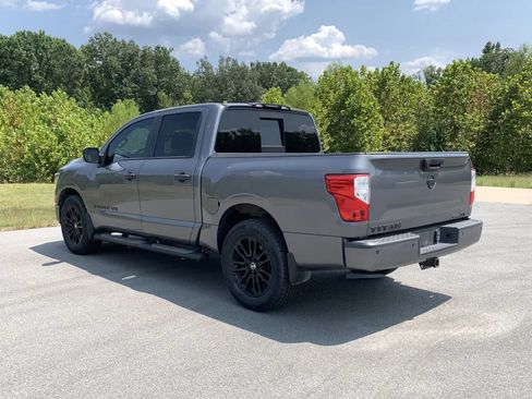 Used 2019 Nissan Titan SV w/ SV Convenience Package RWD image 5