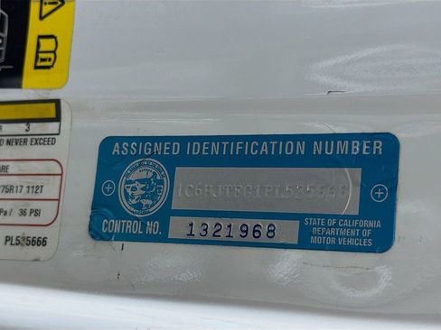 Used 2023 Jeep Gladiator Overland image 35