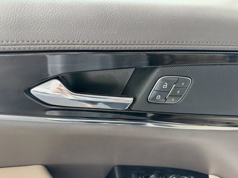 Used 2022 Lincoln Nautilus FWD w/ Premium Package image 9