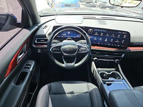 Used 2024 Chevrolet Traverse Z71 w/ Enhanced Driving Package AWD/4WD image 9