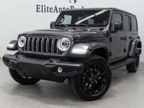 Used 2025 Jeep Wrangler Unlimited Sahara w/ Safety Group AWD/4WD image 43
