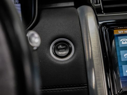 Used 2020 Land Rover Discovery HSE image 24