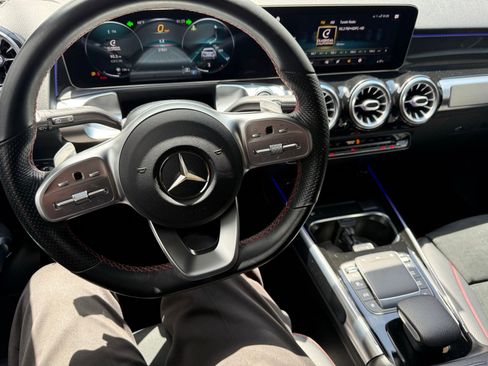 Used 2021 Mercedes-Benz GLB 250 image 6