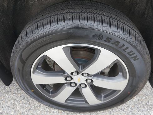 Used 2019 Chevrolet Traverse LT w/ LT Premium Package AWD/4WD image 9