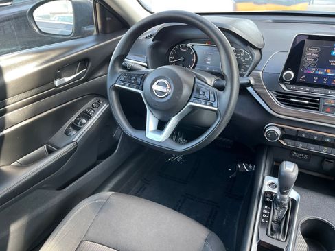 Used 2025 Nissan Altima 2.5 SV image 30