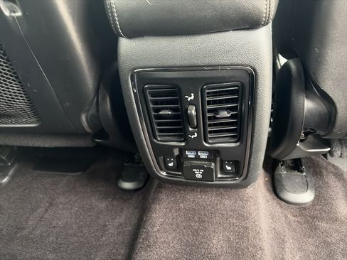 Used 2019 Jeep Grand Cherokee Overland RWD image 14