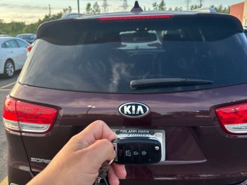 Used 2016 Kia Sorento FWD w/ LX Convenience Package image 3