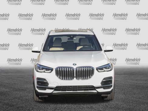 Certified 2022 BMW X5 xDrive40i w/ Luxury Seating Package image 3