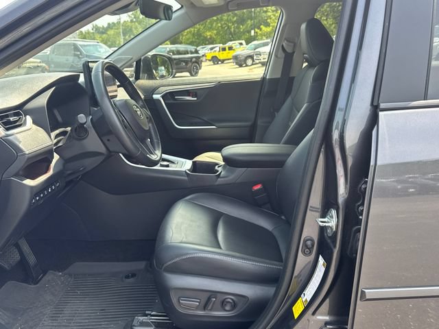 Used 2025 Toyota RAV4 Limited w/ Advanced Technology Package AWD/4WD image 21