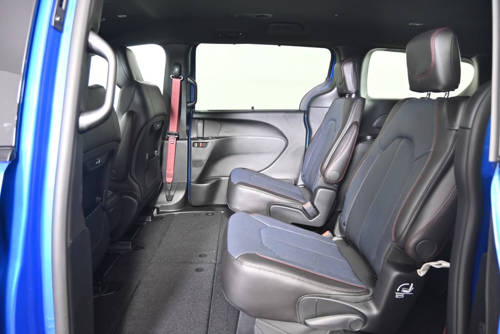 New 2027 Chrysler Pacifica Select AWD/4WD image 19