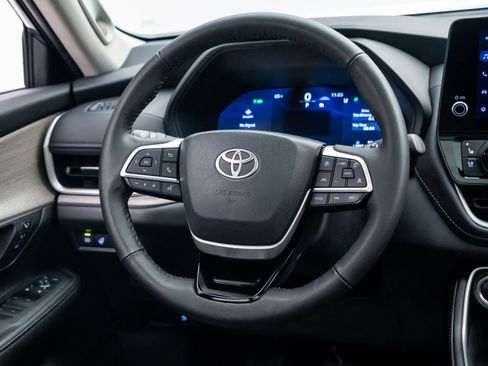 Used 2025 Toyota Grand Highlander AWD image 11