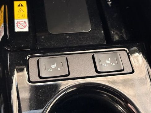 Used 2022 Toyota Prius XLE FWD image 17