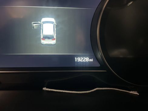 Used 2022 Kia Niro EX w/ Cold Weather Package image 2