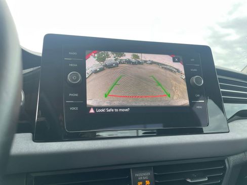 Used 2025 Volkswagen Jetta SE image 17