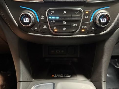 Used 2019 Chevrolet Equinox Premier FWD image 38