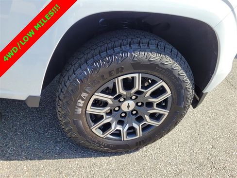 Used 2024 Chevrolet Colorado Z71 w/ Z71 Convenience Package 2 image 16