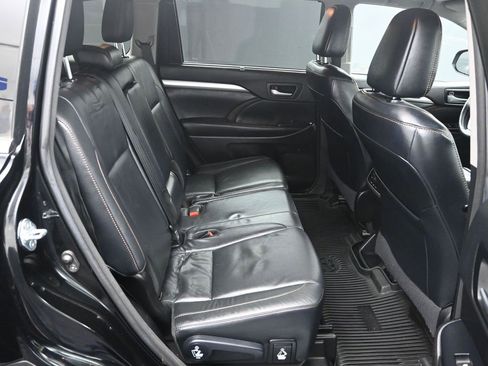 Used 2017 Toyota Highlander XLE image 39