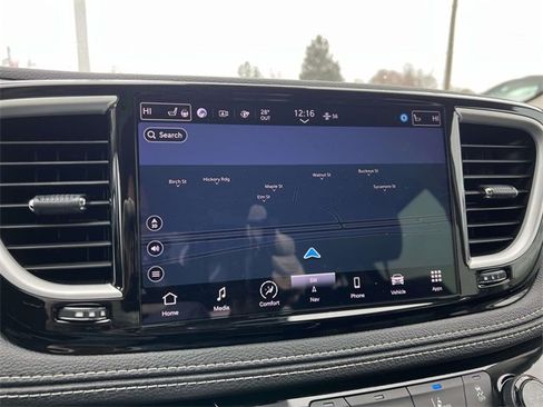 Used 2022 Chrysler Pacifica Touring-L w/ Uconnect Theater Family Group image 19