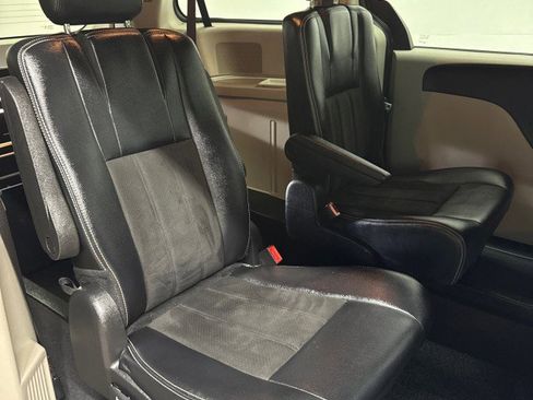 Used 2019 Dodge Grand Caravan SXT FWD image 30