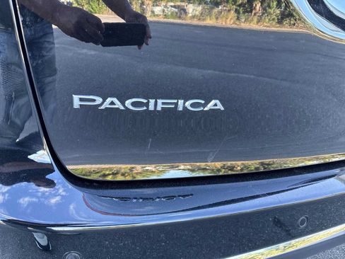 Used 2025 Chrysler Pacifica Select FWD image 13