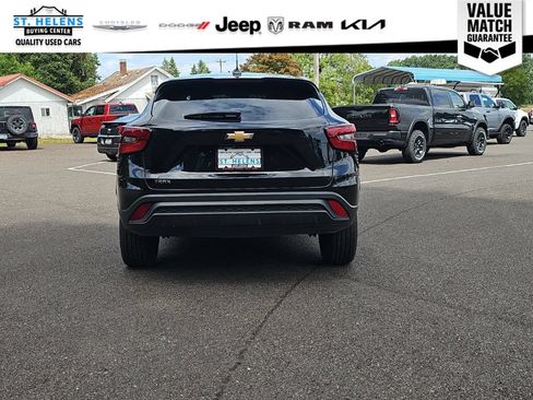 Used 2024 Chevrolet Trax LS FWD image 5