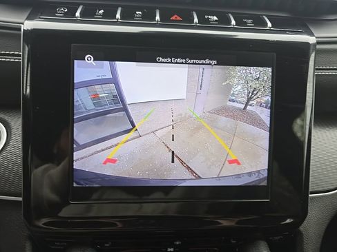 Used 2024 Jeep Grand Cherokee Altitude AWD/4WD image 15