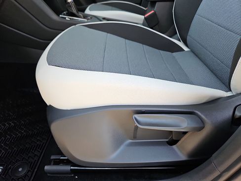 New 2027 Volkswagen Taos S FWD image 17