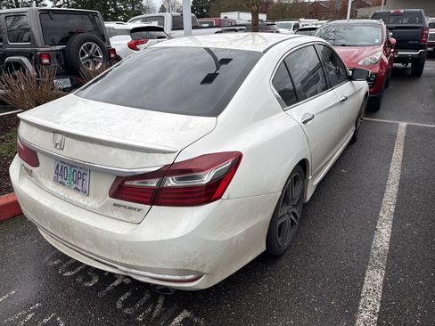 Used 2017 Honda Accord Sport image 3