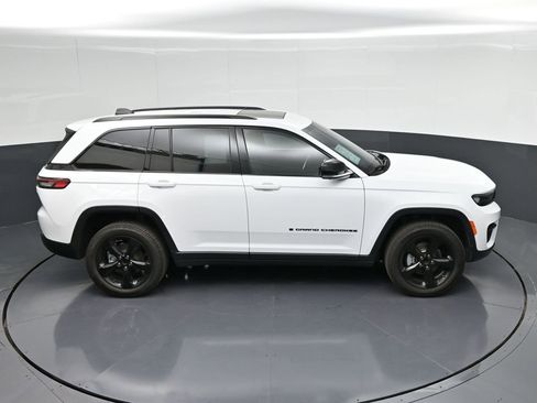 Used 2022 Jeep Grand Cherokee Altitude image 33