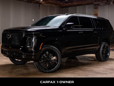 Used 2026 Cadillac Escalade ESV Sport w/ LPO, ONYX Package image 5