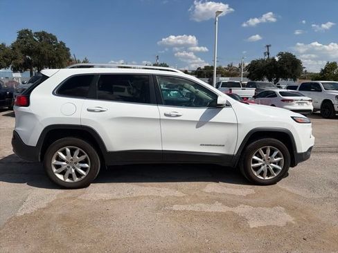 Used 2017 Jeep Cherokee Limited w/ Luxury Group AWD/4WD image 5