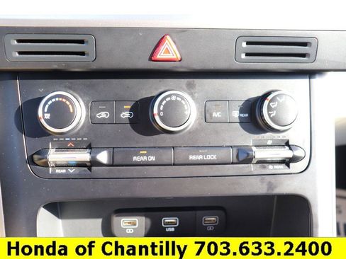 Used 2024 Kia Carnival LX FWD image 16