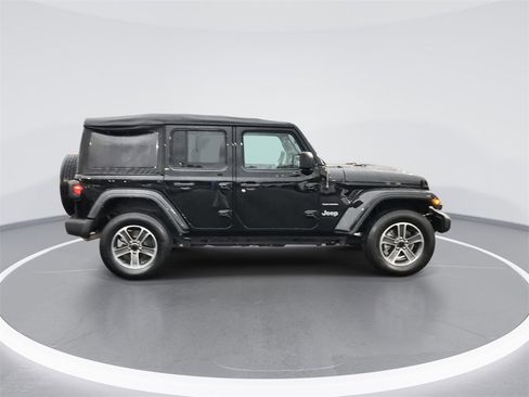 Used 2023 Jeep Wrangler Sahara image 9