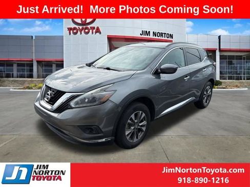 Used 2018 Nissan Murano SV FWD image 2