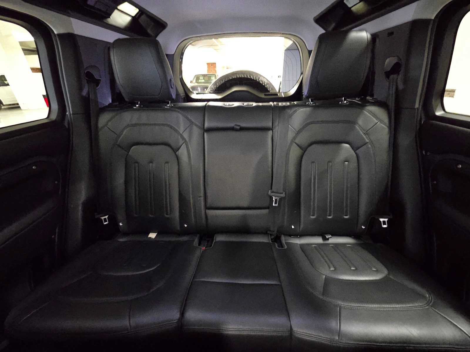 Used 2020 Land Rover Defender 110 HSE AWD/4WD image 17