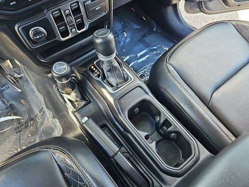 Used 2023 Jeep Gladiator Overland image 22