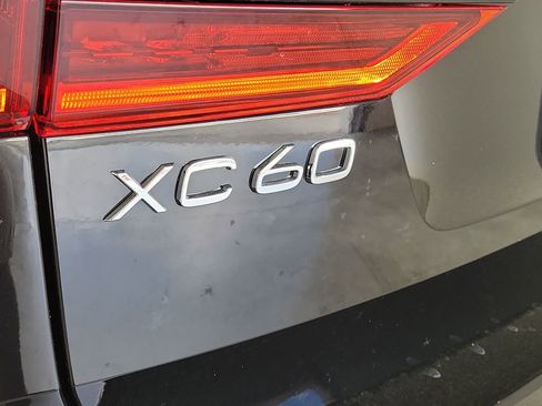 New 2026 Volvo XC60 B5 Core image 9
