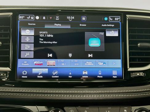 Used 2024 Chrysler Pacifica Limited w/ S Appearance Package FWD image 15