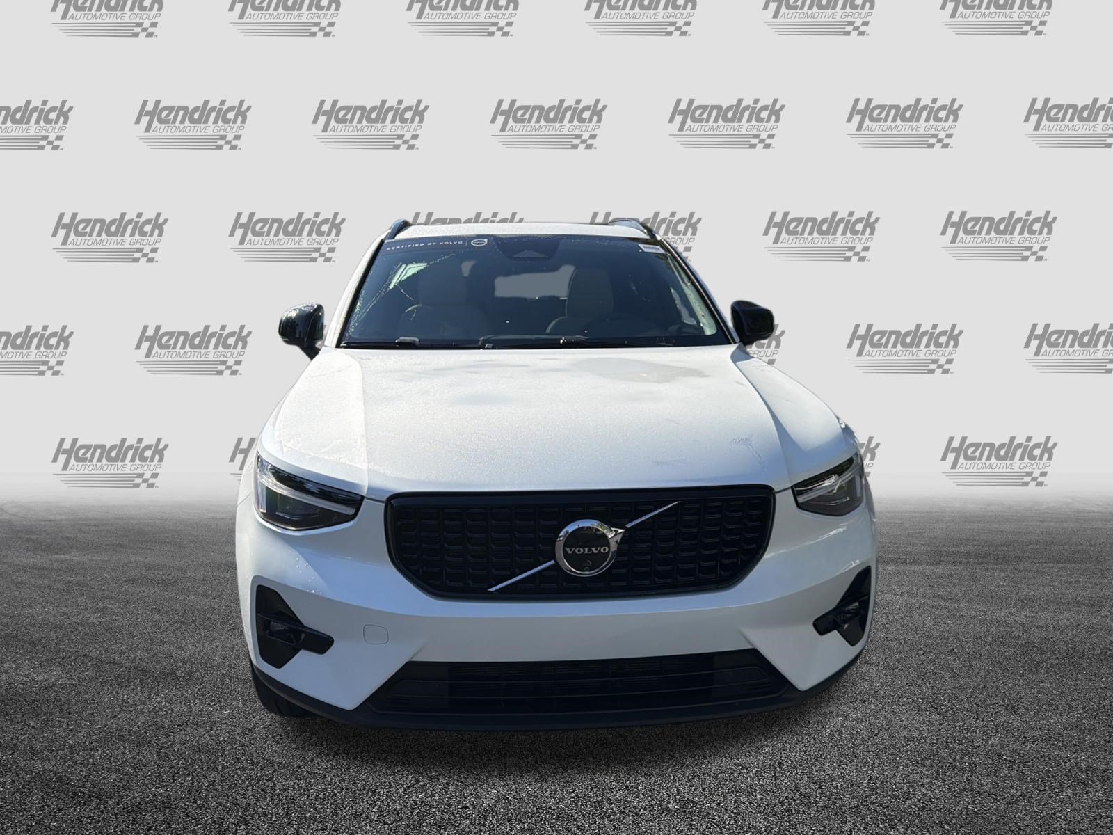 Certified 2024 Volvo XC40 B5 Plus w/ Protection Package Premier AWD/4WD image 3