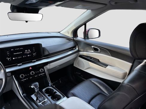 Used 2024 Kia Carnival LX image 22