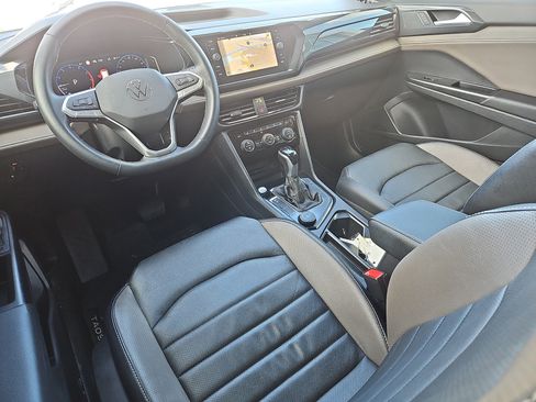 Certified 2022 Volkswagen Taos SEL image 3