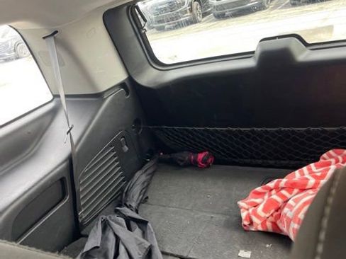 Used 2018 GMC Yukon SLE w/ HD Trailering Package AWD/4WD image 15